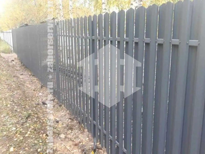 Забор из металлического штакетника оцинкованный 80 метров