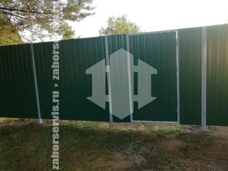 Забор из профнастила 57 метра зеленый