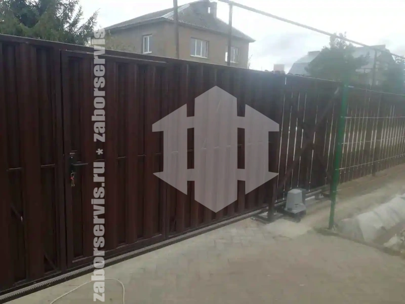 Заборы из металлического штакетника шахматка 94 метров