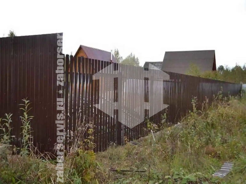 Забор из металлического штакетника коричневый 98 метров