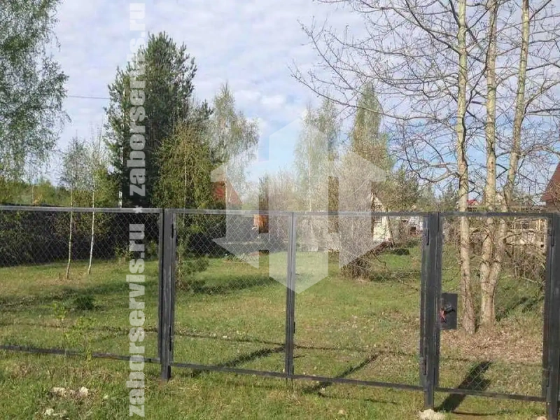 Забор из сетки рабицы для дачи