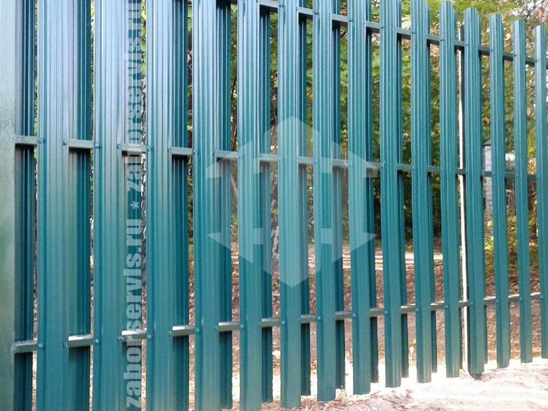 Забор из евроштакетника с бетонированием столбов 42 метра