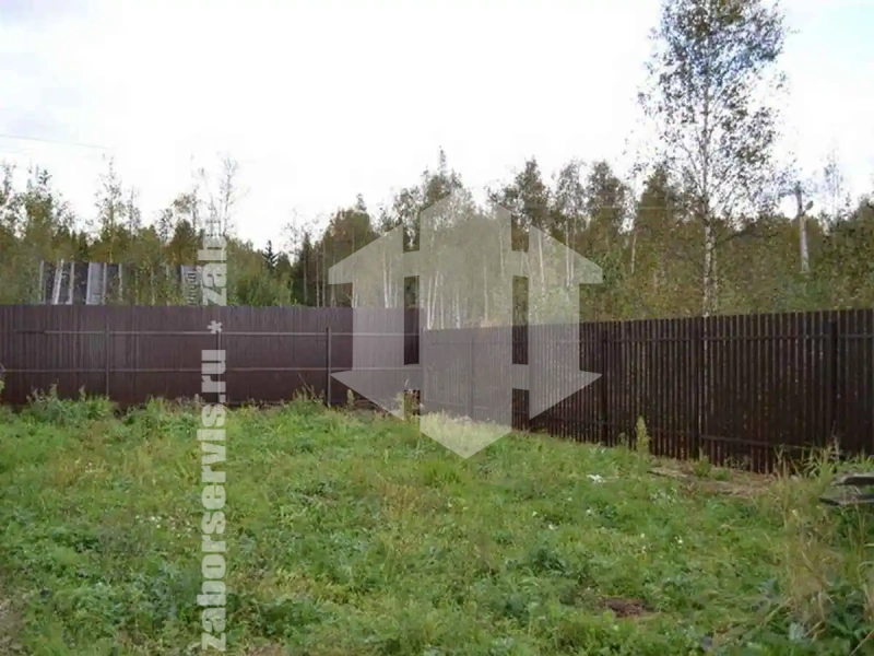 Забор из металлического штакетника коричневый 98 метров