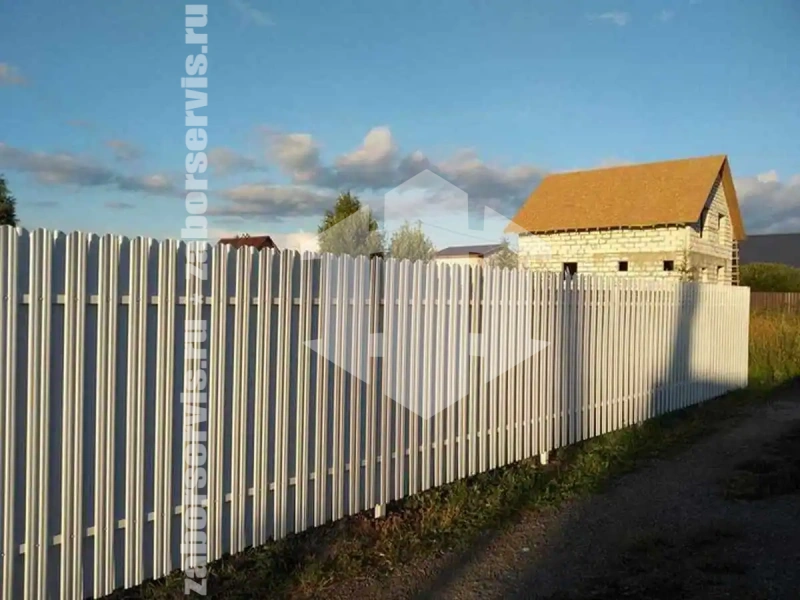 Забор из металлического штакетника оцинкованный 75 метров