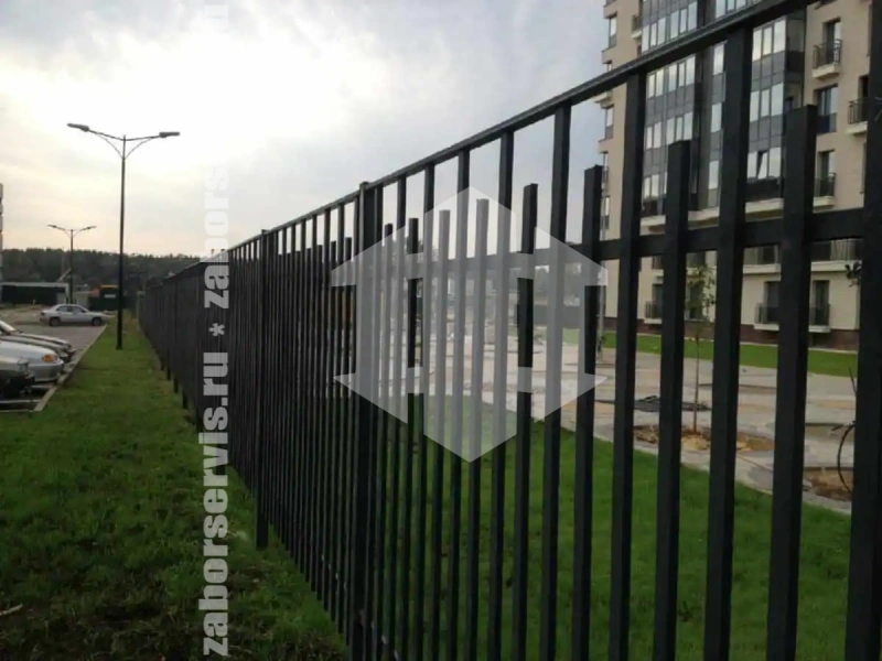 Металлический секционный профильный забор 110 метров