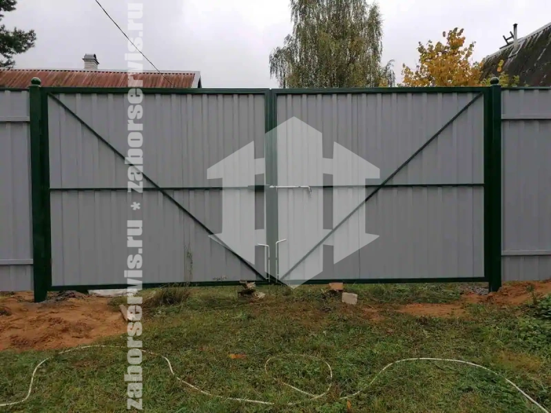 Забор из профнастила с воротам 45 метров