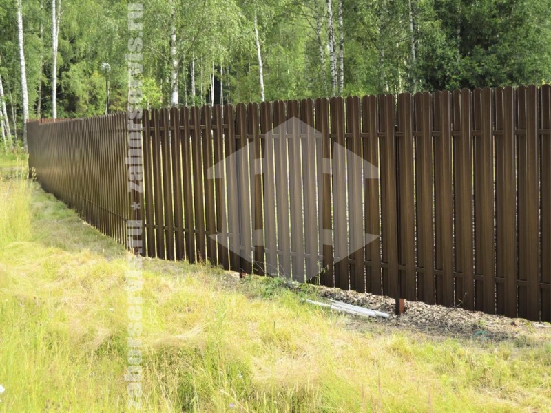 Забор из евроштакетника с забивными столбами 146 метров
