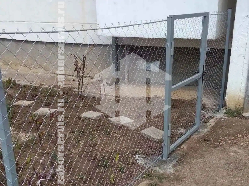 Забор из сетки рабицы с арматурой 33 метра