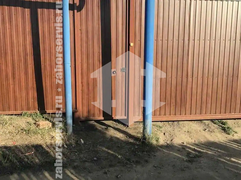 Забор из профнастила с воротам 49 метров