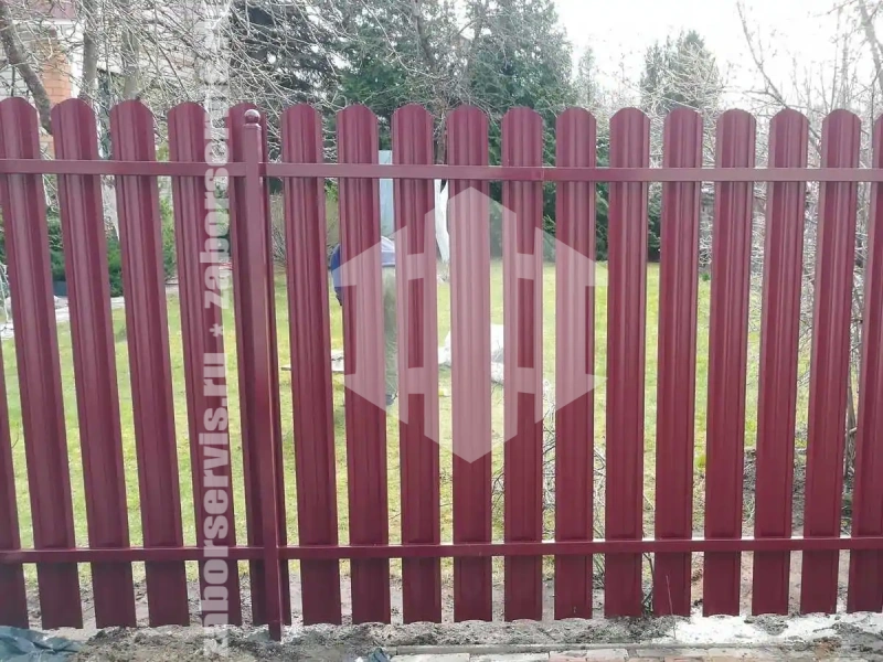 Забор из евроштакетника с бетонированием столбов 68 метров
