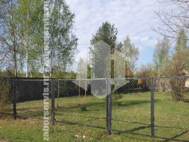 Забор из сетки рабицы для дачи