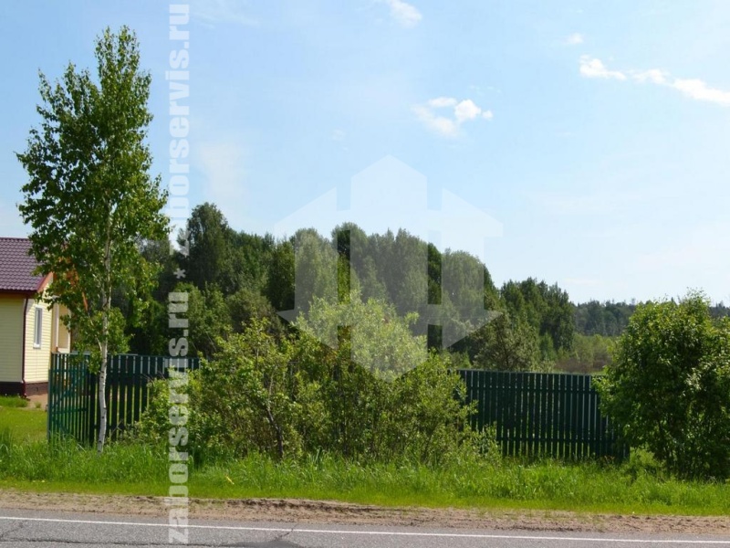 Забор из евроштакетника с утрамбовкой щебнем 55 метров