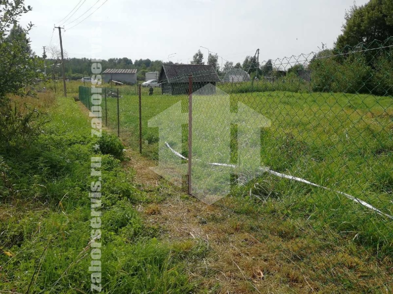 Забор из сетки рабицы в натяг с протяжкой арматуры 10 соток