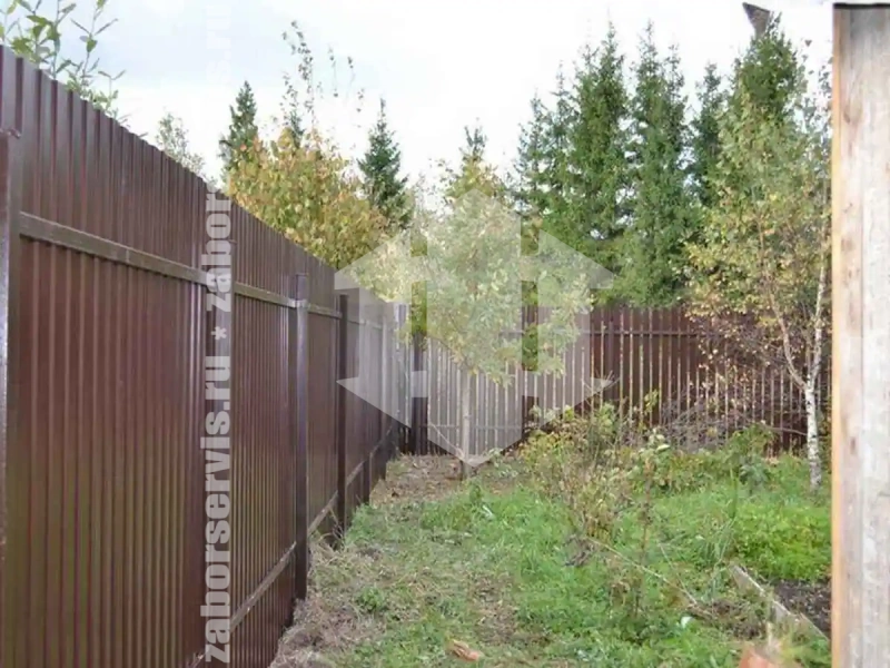Забор из металлического штакетника коричневый 98 метров