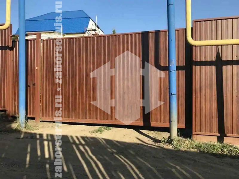 Забор из профнастила с воротам 49 метров
