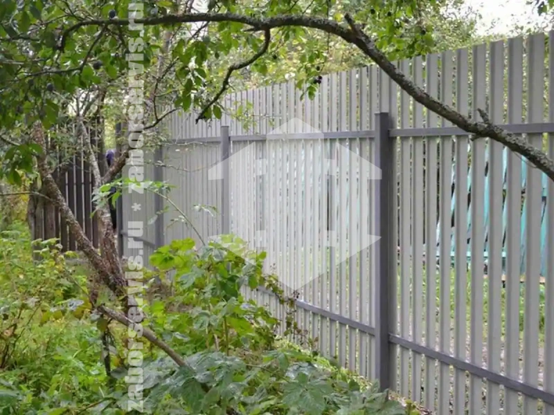 Забор из металлического штакетника 76 метров