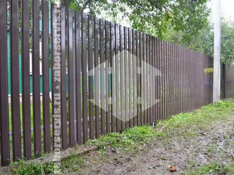 Забор из металлического штакетника 76 метров